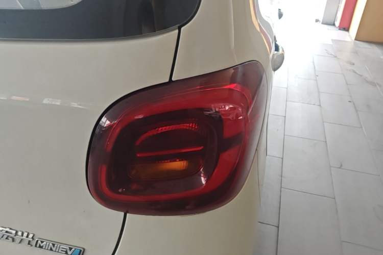 Used Wuling Hongguang MINIEV 2025 Four-Door Version Premium Edition Right Rear Taillight