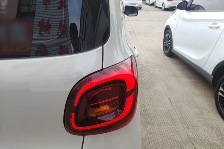 Used Wuling Hongguang MINIEV 2025 Four-Door Version Advanced Edition Right Rear Taillight