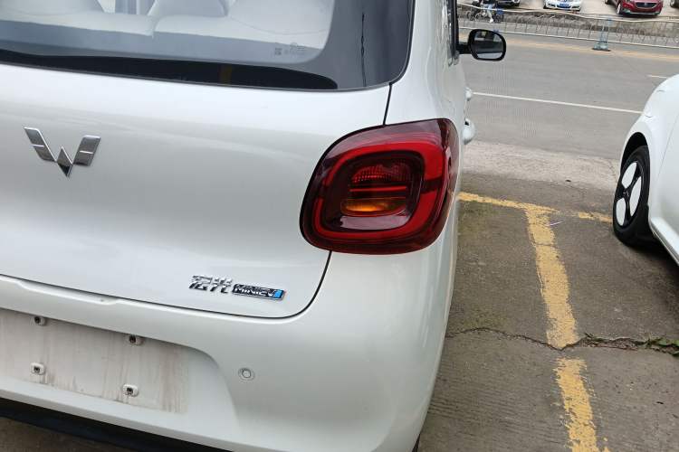 Used Wuling Hongguang MINIEV 2025 Four-Door Version Advanced Edition Right Rear Taillight