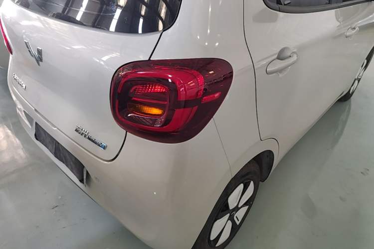 Used Wuling Hongguang MINIEV 2025 Four-Door Version Advanced Edition Right Rear Taillight