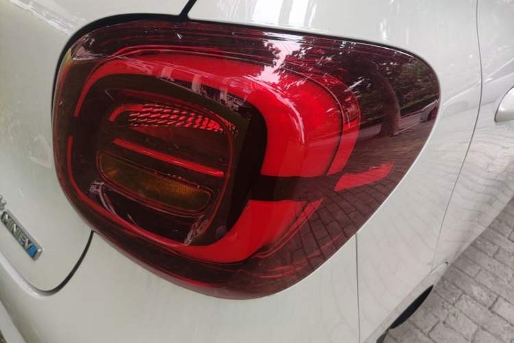 Used Wuling Hongguang MINIEV 2025 Four-Door Version Advanced Edition Right Rear Taillight