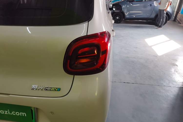 Used Wuling Hongguang MINIEV 2025 Four-Door Version Advanced Edition Right Rear Taillight