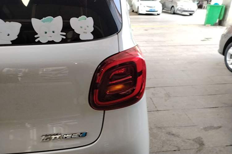 Used Wuling Hongguang MINIEV 2025 Four-Door Version Advanced Edition Right Rear Taillight