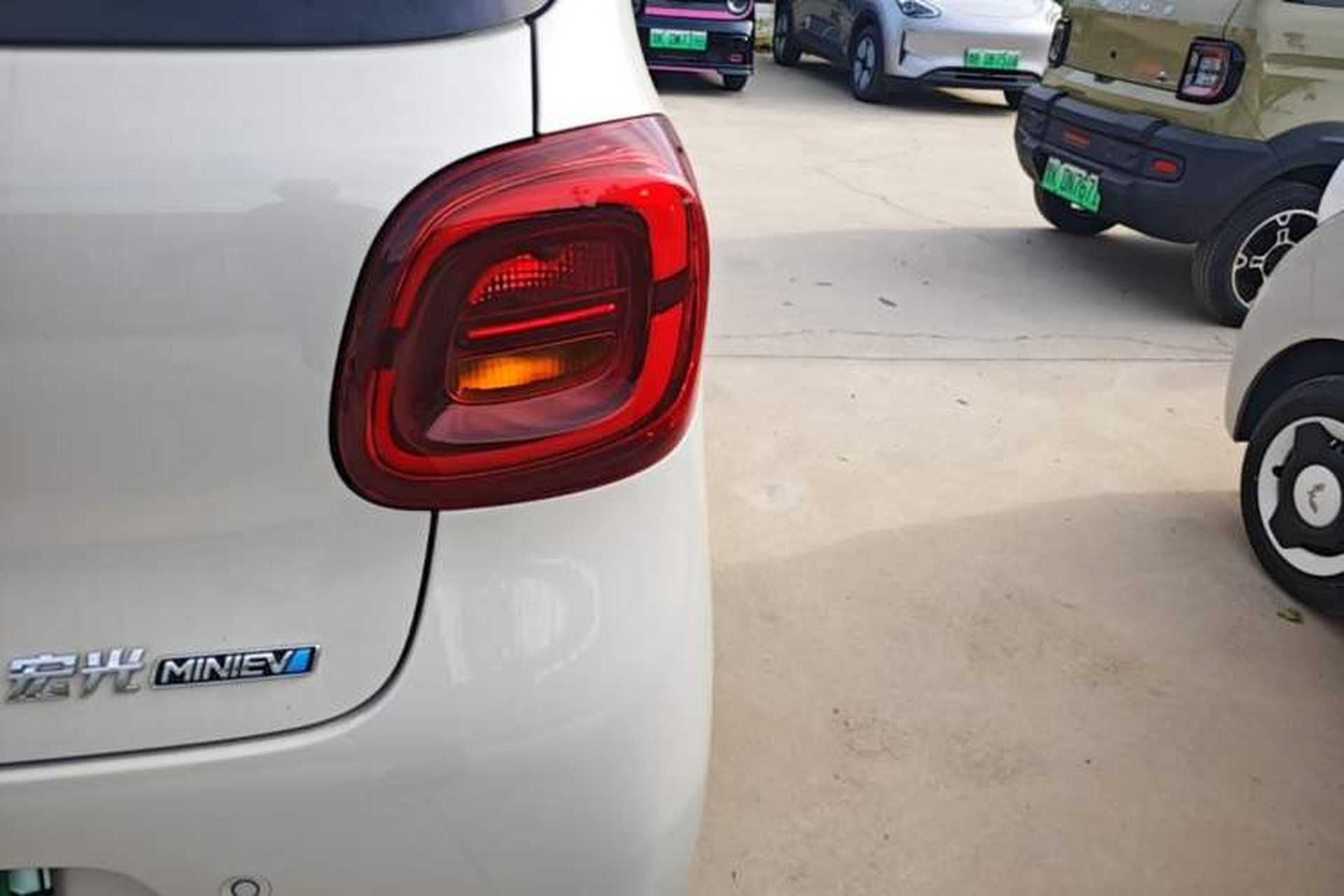 Used Wuling Hongguang MINIEV 2025 Four-Door Version Advanced Edition Right Rear Taillight