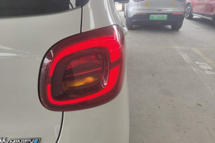 Used Wuling Hongguang MINIEV 2025 Four-Door Version Zhenxiang+ Edition Right Rear Taillight