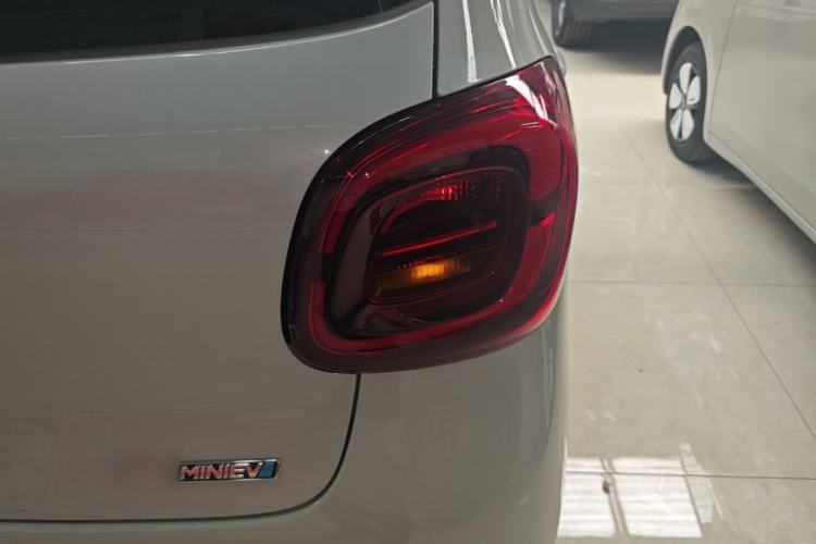 Used Wuling Hongguang MINIEV 2025 Four-Door Version Premium Edition Right Rear Taillight