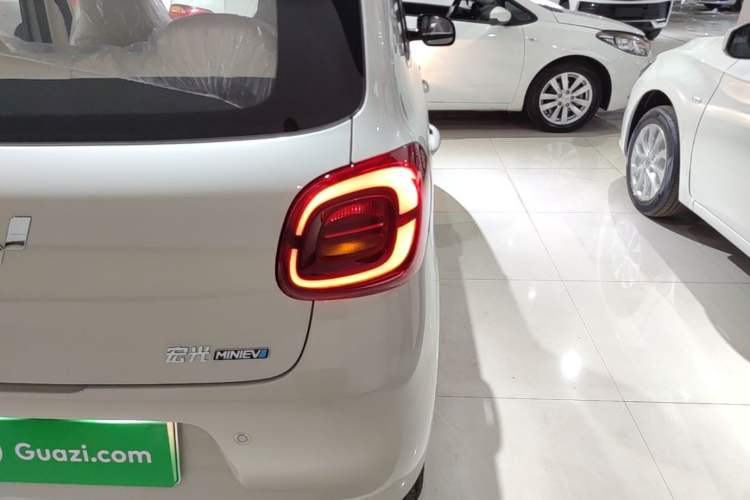 Used Wuling Hongguang MINIEV 2025 Four-Door Version Advanced Edition Right Rear Taillight