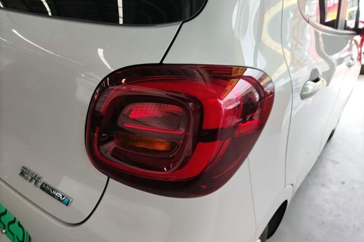 Used Wuling Hongguang MINIEV 2025 Four-Door Version Premium Edition Right Rear Taillight