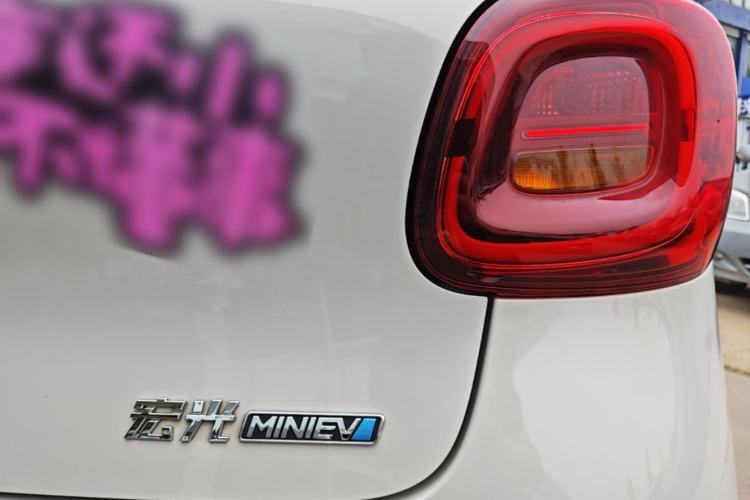 Used Wuling Hongguang MINIEV 2025 Four-Door Version Advanced Edition Right Rear Taillight