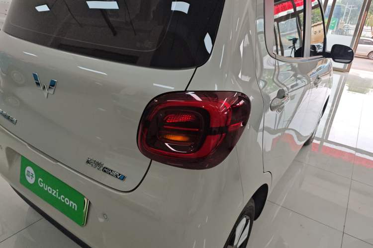Used Wuling Hongguang MINIEV 2025 Four-Door Version Advanced Edition Right Rear Taillight