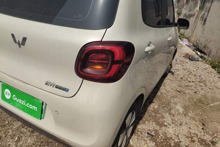 Used Wuling Hongguang MINIEV 2025 Four-Door Version Advanced Edition Right Rear Taillight