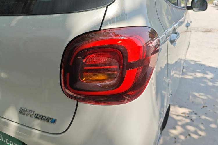 Used Wuling Hongguang MINIEV 2025 Four-Door Version Zhenxiang+ Edition Right Rear Taillight