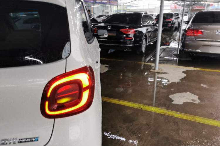 Used Wuling Hongguang MINIEV 2025 Four-Door Version Advanced Edition Right Rear Taillight