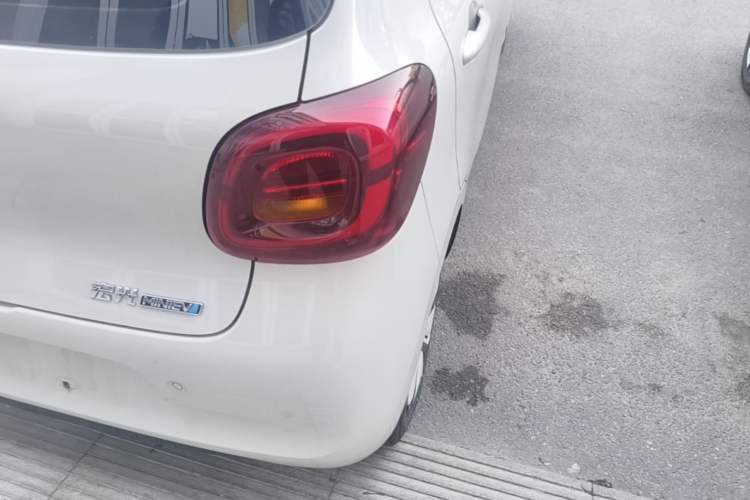 Used Wuling Hongguang MINIEV 2025 Four-Door Version Advanced Edition Right Rear Taillight