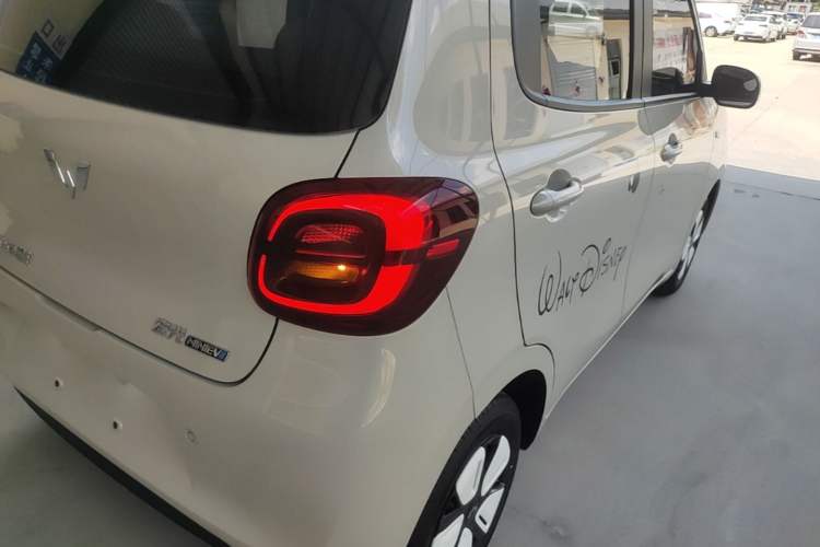 Used Wuling Hongguang MINIEV 2025 Four-Door Version Premium Edition Right Rear Taillight