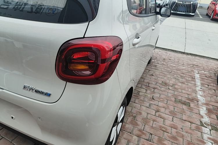 Used Wuling Hongguang MINIEV 2025 Four-Door Version Advanced Edition Right Rear Taillight