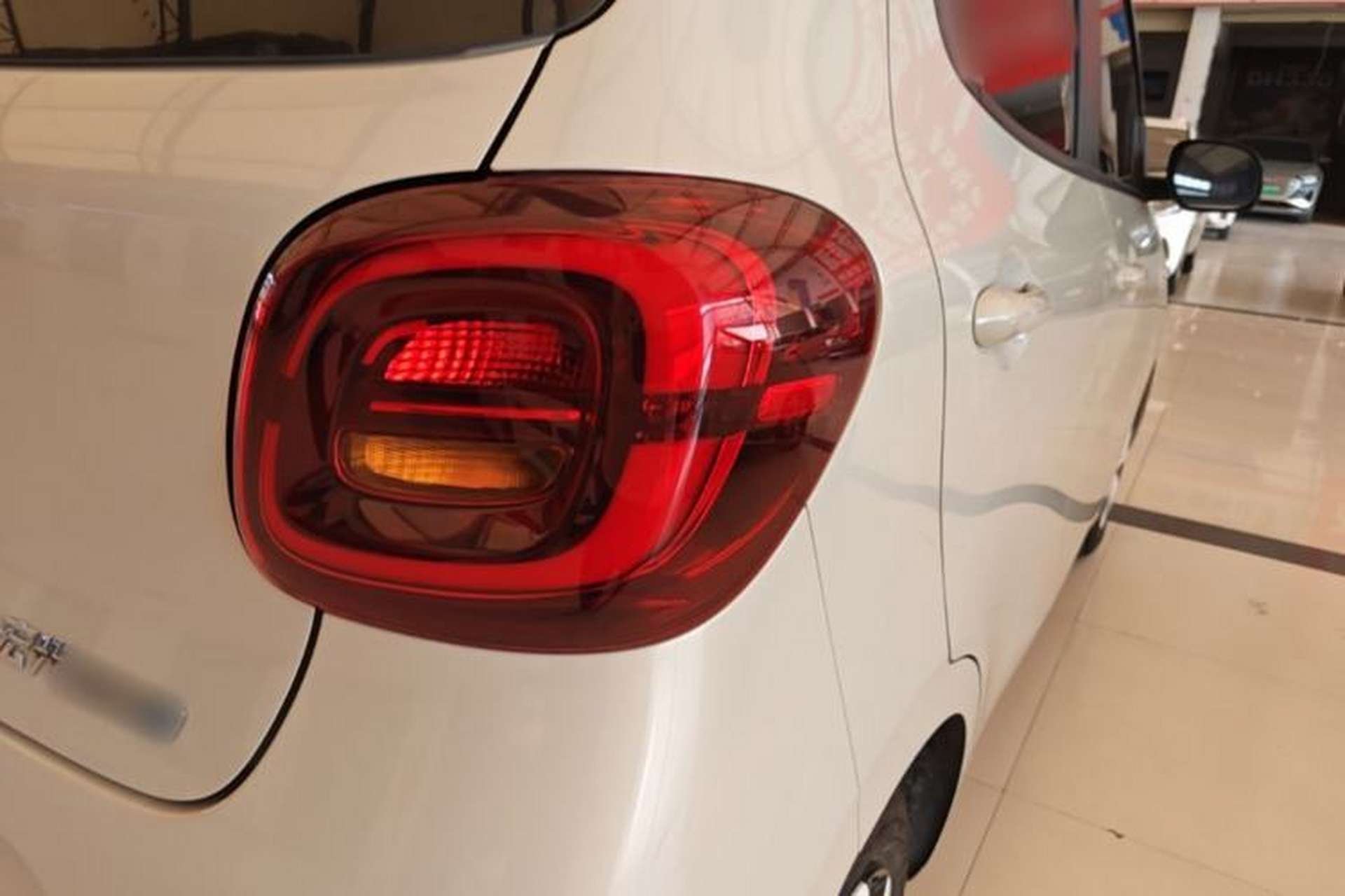 Used Wuling Hongguang MINIEV 2025 Four-Door Version Advanced Edition Right Rear Taillight