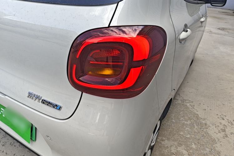 Used Wuling Hongguang MINIEV 2025 Four-Door Version Advanced Edition Right Rear Taillight