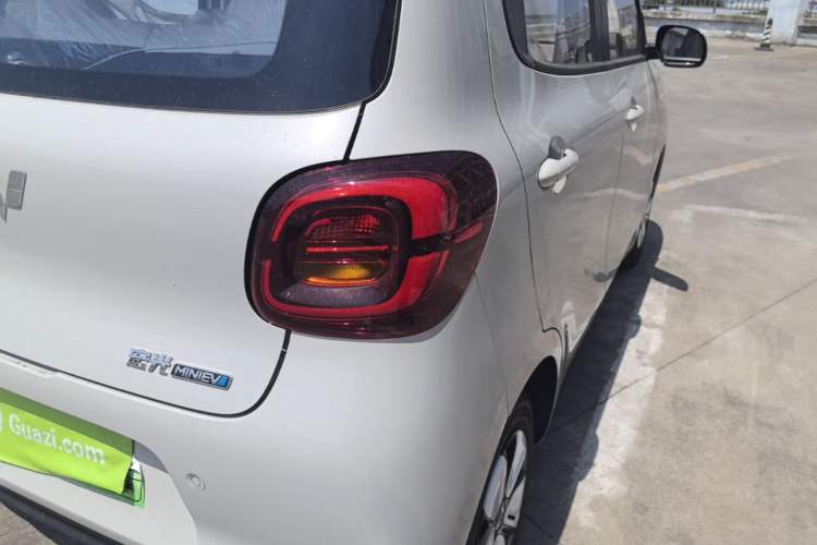 Used Wuling Hongguang MINIEV 2025 Four-Door Version Advanced Edition Right Rear Taillight