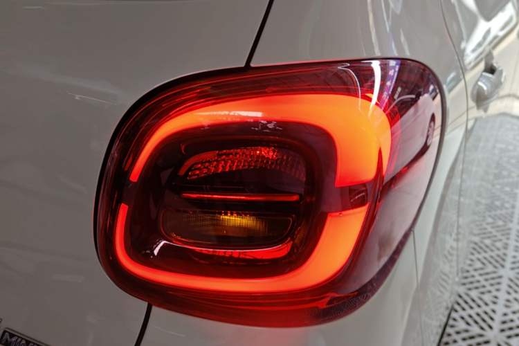 Used Wuling Hongguang MINIEV 2025 Four-Door Version Advanced Edition Right Rear Taillight