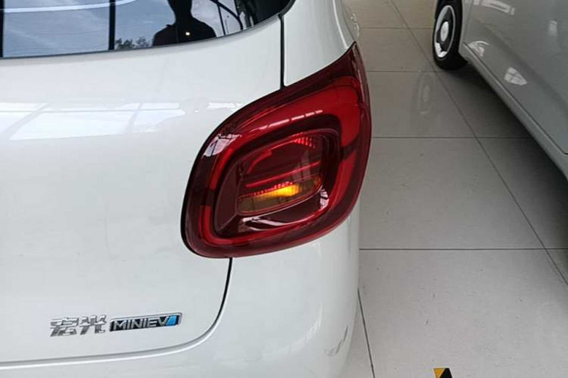 Used Wuling Hongguang MINIEV 2025 Four-Door Version Advanced Edition Right Rear Taillight