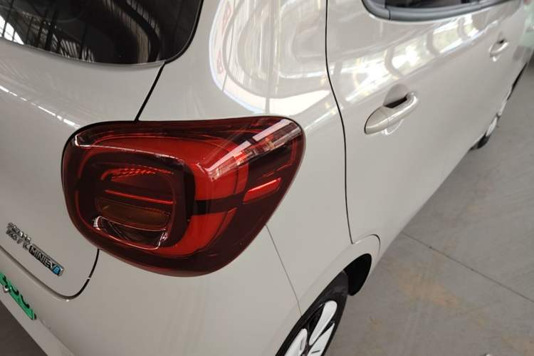 Used Wuling Hongguang MINIEV 2025 Four-Door Version Advanced Edition Right Rear Taillight