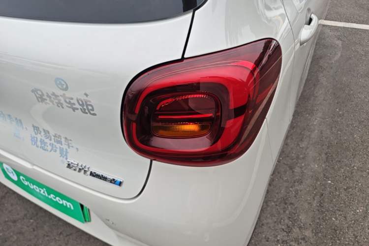 Used Wuling Hongguang MINIEV 2025 Four-Door Version Advanced Edition Right Rear Taillight