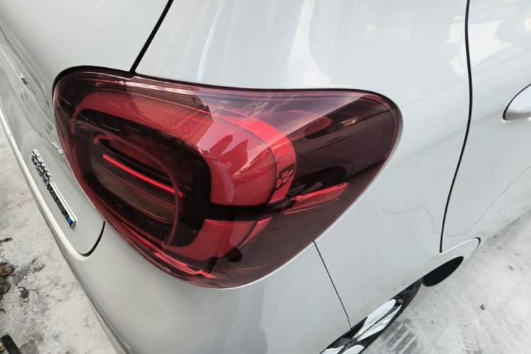 Used Wuling Hongguang MINIEV 2025 Four-Door Version Advanced Edition Right Rear Taillight