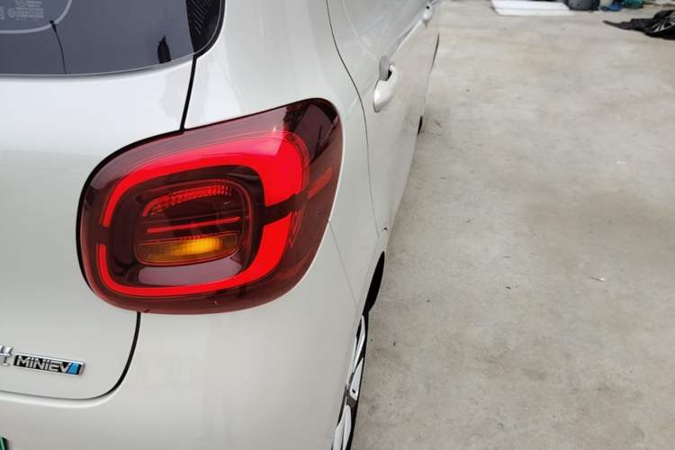Used Wuling Hongguang MINIEV 2025 Four-Door Version Zhenxiang+ Edition Right Rear Taillight