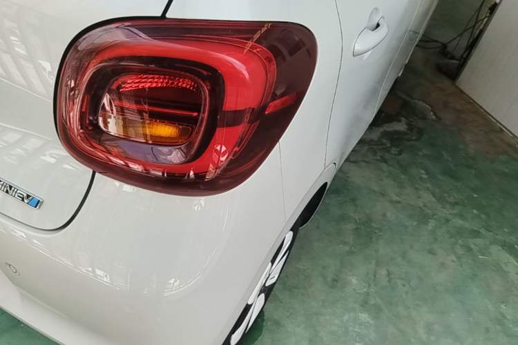 Used Wuling Hongguang MINIEV 2025 Four-Door Version Advanced Edition Right Rear Taillight