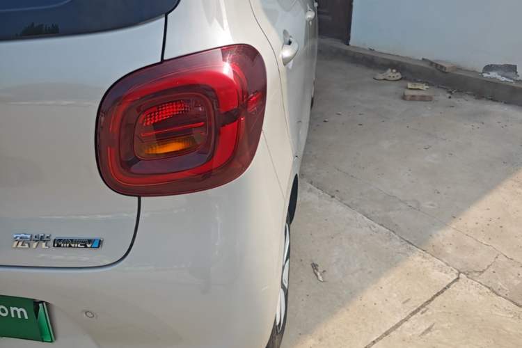 Used Wuling Hongguang MINIEV 2025 Four-Door Version Zhenxiang+ Edition Right Rear Taillight