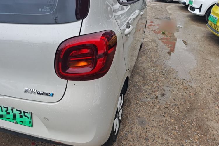 Used Wuling Hongguang MINIEV 2025 Four-Door Version Advanced Edition Right Rear Taillight