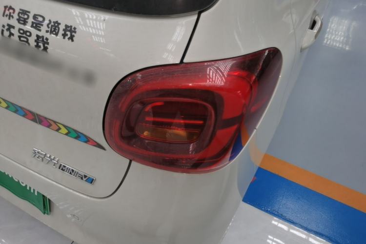 Used Wuling Hongguang MINIEV 2025 Four-Door Version Advanced Edition Right Rear Taillight