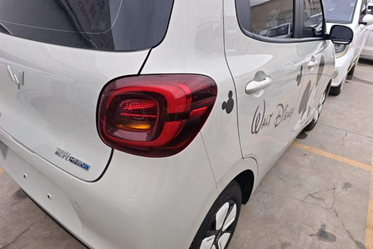 Used Wuling Hongguang MINIEV 2025 Four-Door Version Advanced Edition Right Rear Taillight
