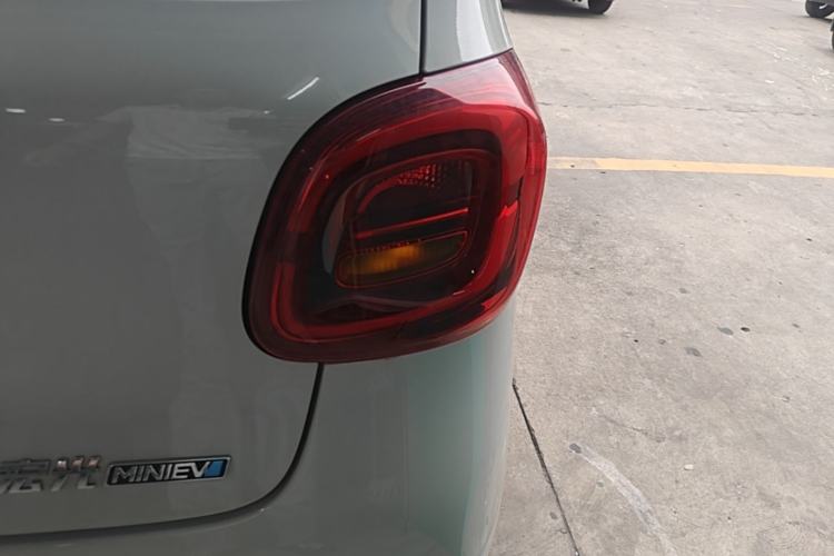 Used Wuling Hongguang MINIEV 2025 Four-Door Version Advanced Edition Right Rear Taillight