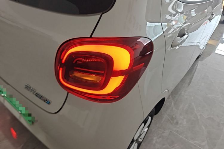 Used Wuling Hongguang MINIEV 2025 Four-Door Version Advanced Edition Right Rear Taillight