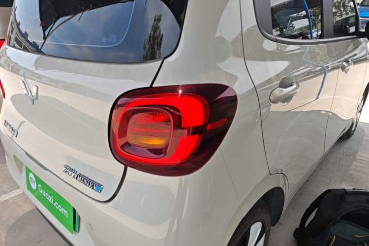 Used Wuling Hongguang MINIEV 2025 Four-Door Version Advanced Edition Right Rear Taillight