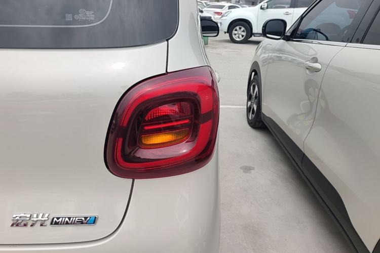 Used Wuling Hongguang MINIEV 2025 Four-Door Version Advanced Edition Right Rear Taillight