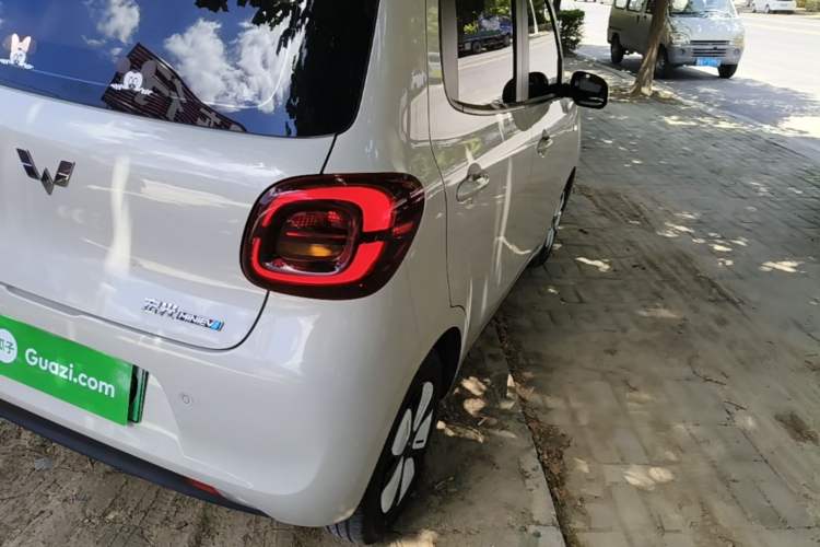 Used Wuling Hongguang MINIEV 2025 Four-Door Version Advanced Edition Right Rear Taillight