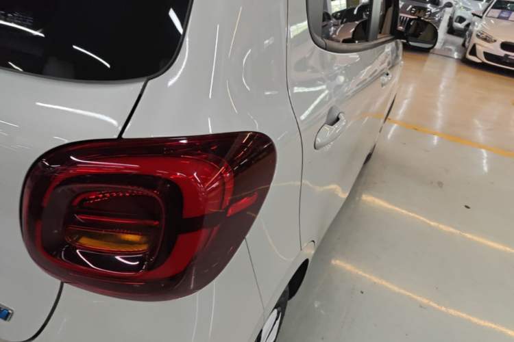Used Wuling Hongguang MINIEV 2025 Four-Door Version Advanced Edition Right Rear Taillight