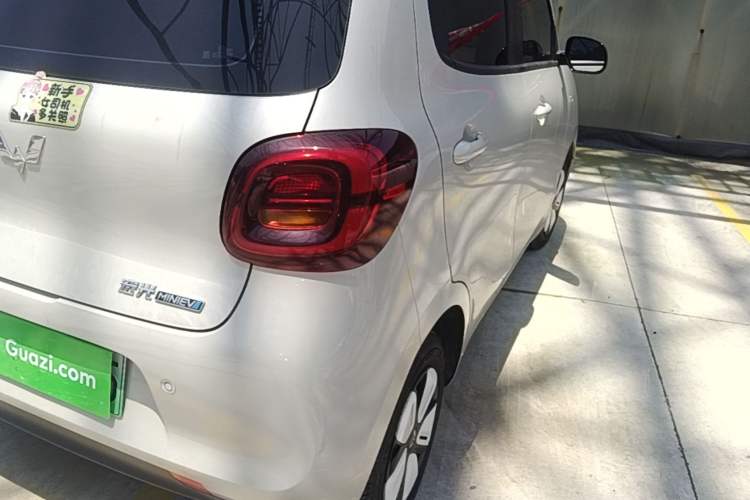 Used Wuling Hongguang MINIEV 2025 Four-Door Version Advanced Edition Right Rear Taillight