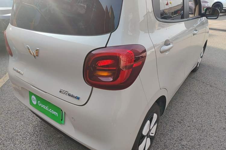 Used Wuling Hongguang MINIEV 2025 Four-Door Version Advanced Edition Right Rear Taillight