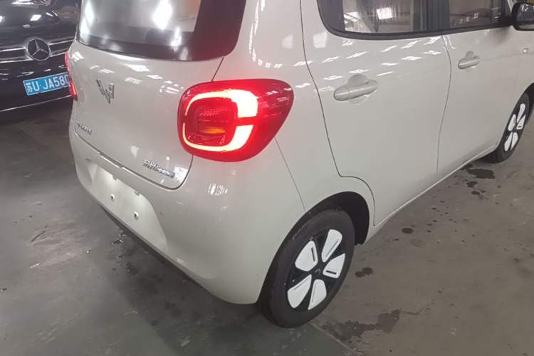 Used Wuling Hongguang MINIEV 2025 Four-Door Version Advanced Edition Right Rear Taillight