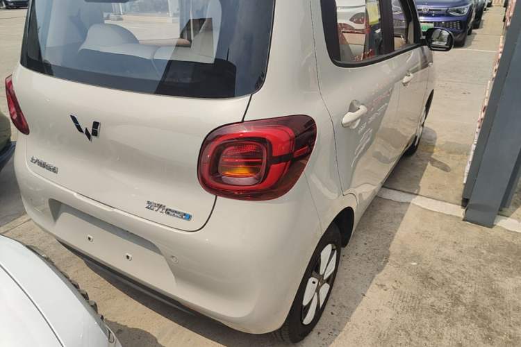 Used Wuling Hongguang MINIEV 2025 Four-Door Version Advanced Edition Right Rear Taillight