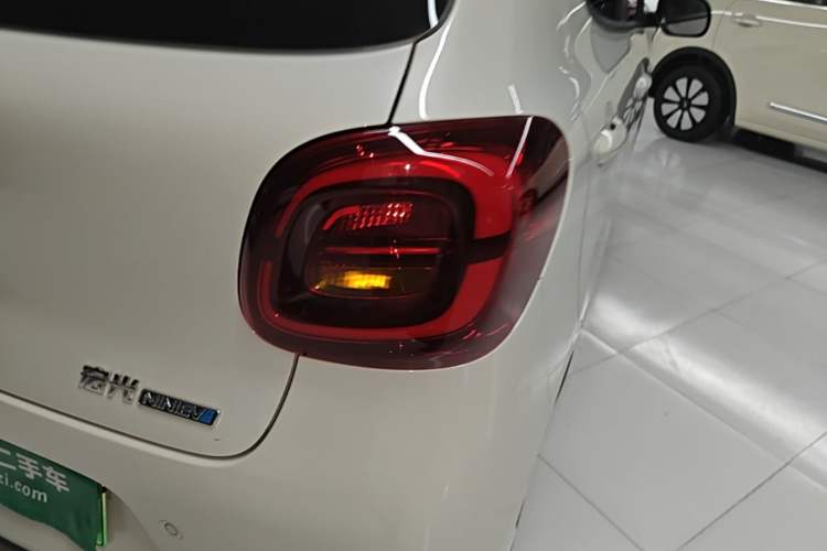 Used Wuling Hongguang MINIEV 2025 Four-Door Version Zhenxiang+ Edition Right Rear Taillight