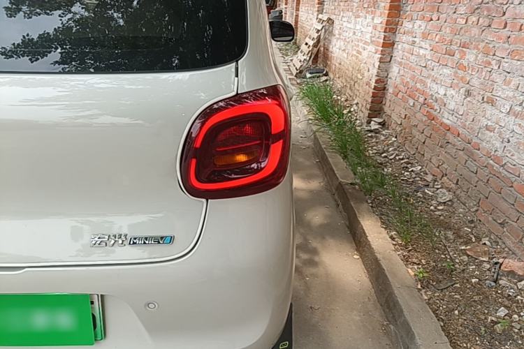 Used Wuling Hongguang MINIEV 2025 Four-Door Version Advanced Edition Right Rear Taillight