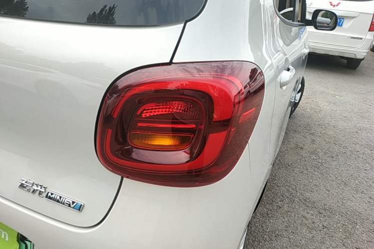 Used Wuling Hongguang MINIEV 2025 Four-Door Version Advanced Edition Right Rear Taillight