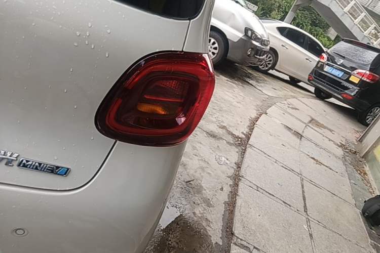 Used Wuling Hongguang MINIEV 2025 Four-Door Version Zhenxiang+ Edition Right Rear Taillight