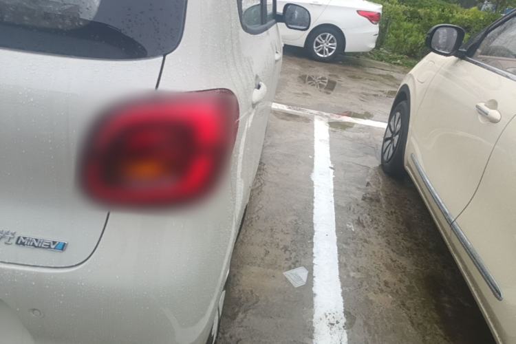 Used Wuling Hongguang MINIEV 2025 Four-Door Version Advanced Edition Right Rear Taillight