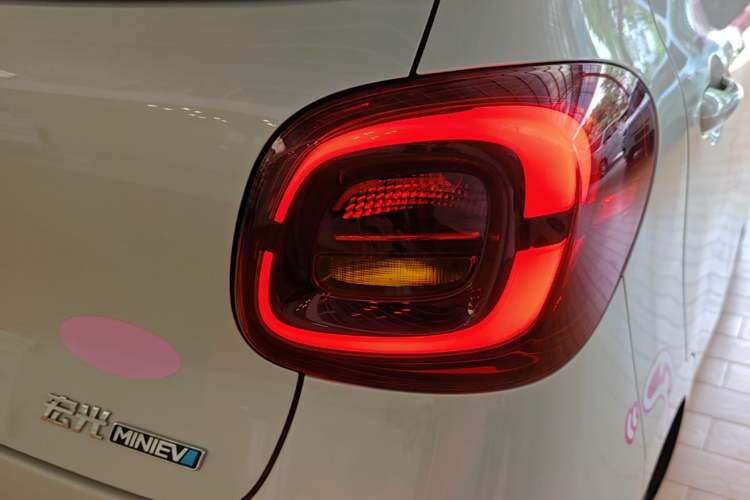 Used Wuling Hongguang MINIEV 2025 Four-Door Version Zhenxiang+ Edition Right Rear Taillight